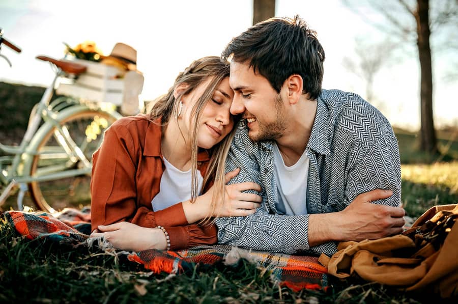 12 cách thử đàn ông yêu thật lòng chị em nên biết