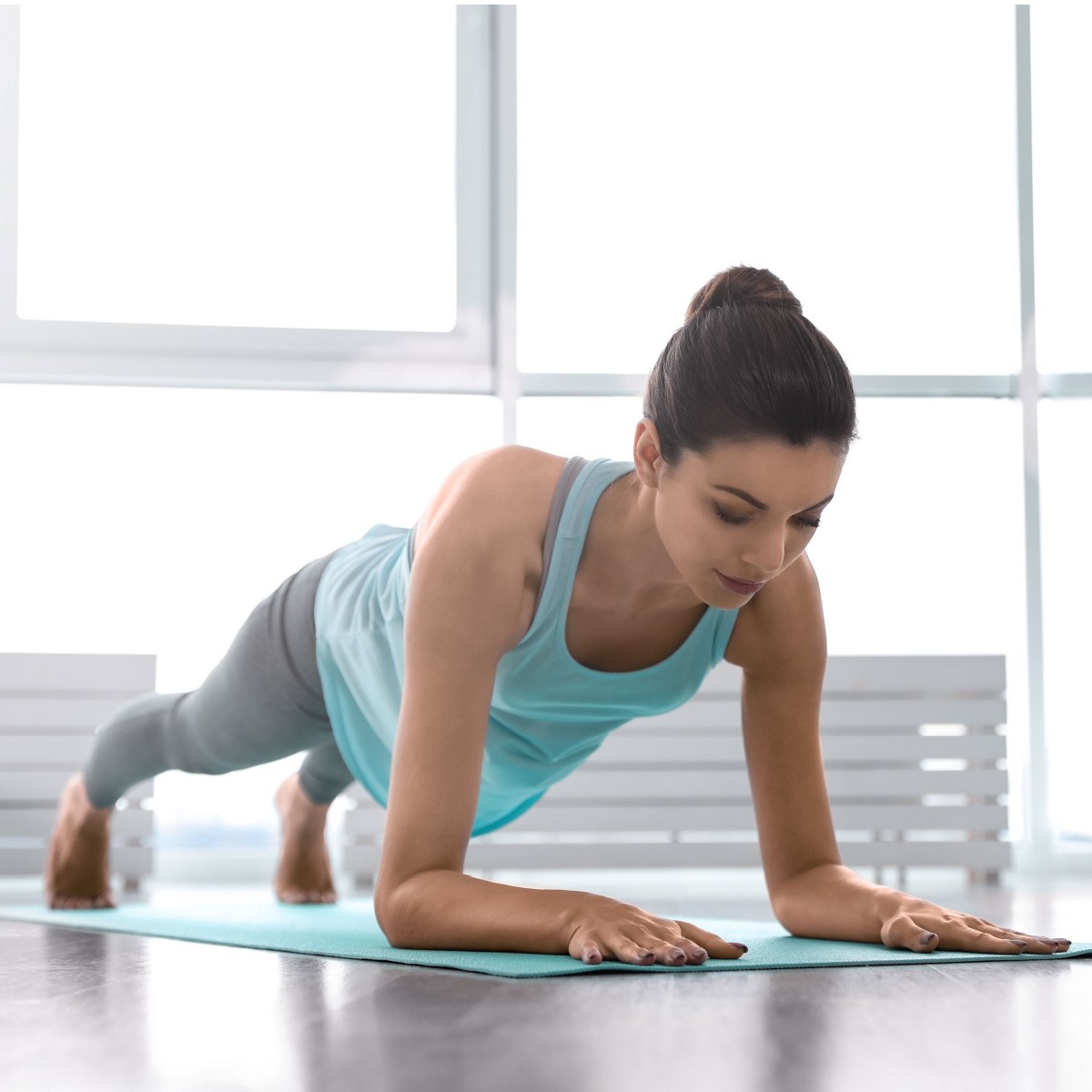 Chia sẻ 3 động tác yoga cơ bản cực dễ nhưng giúp nắn chỉnh dáng đẹp, cơ thể dẻo dai