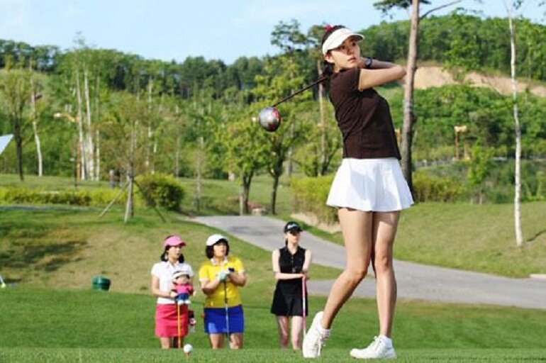 Đánh giá 4 mẫu giày golf nữ đẹp nhất và đáng mua nhất năm nay