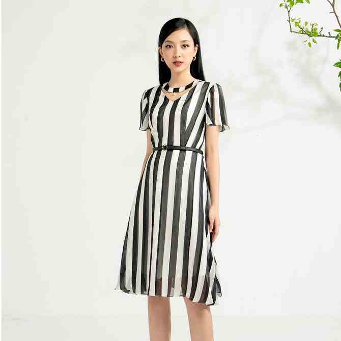 [Mã BMLTB35 giảm đến 35K đơn 99K] Đầm xòe kẻ đen trắng phối đai MMOutfit M-DA021120022