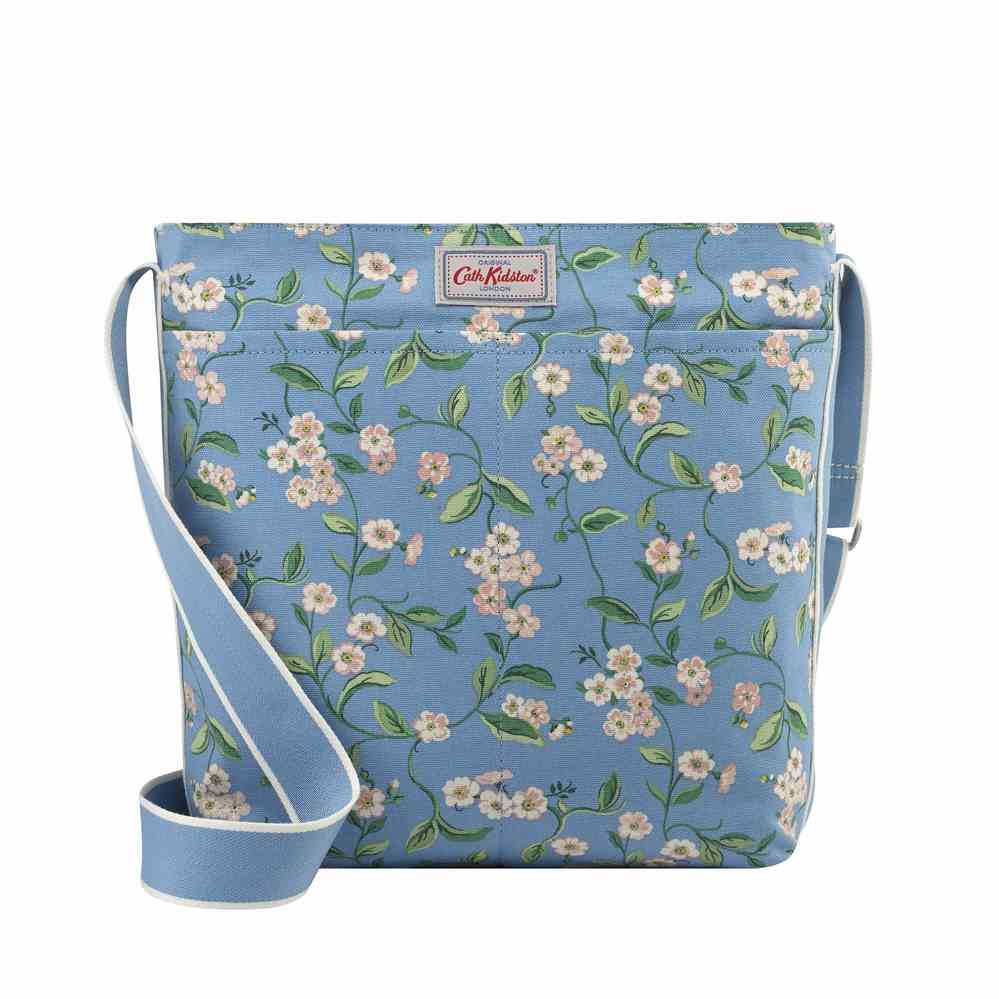 [Mã BMLTB200 giảm đến 100K đơn 499K] Cath Kidston - Túi đeo chéo Zipped Messenger Bag Forget me not - 1009163 - Blue