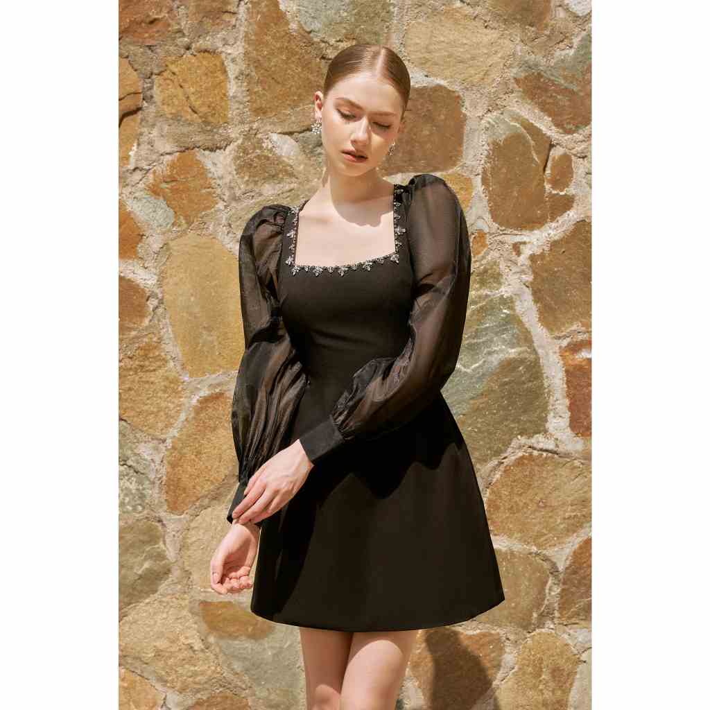 MAVEN - Váy đen tay dài cổ vuông đính kết Danie Dress