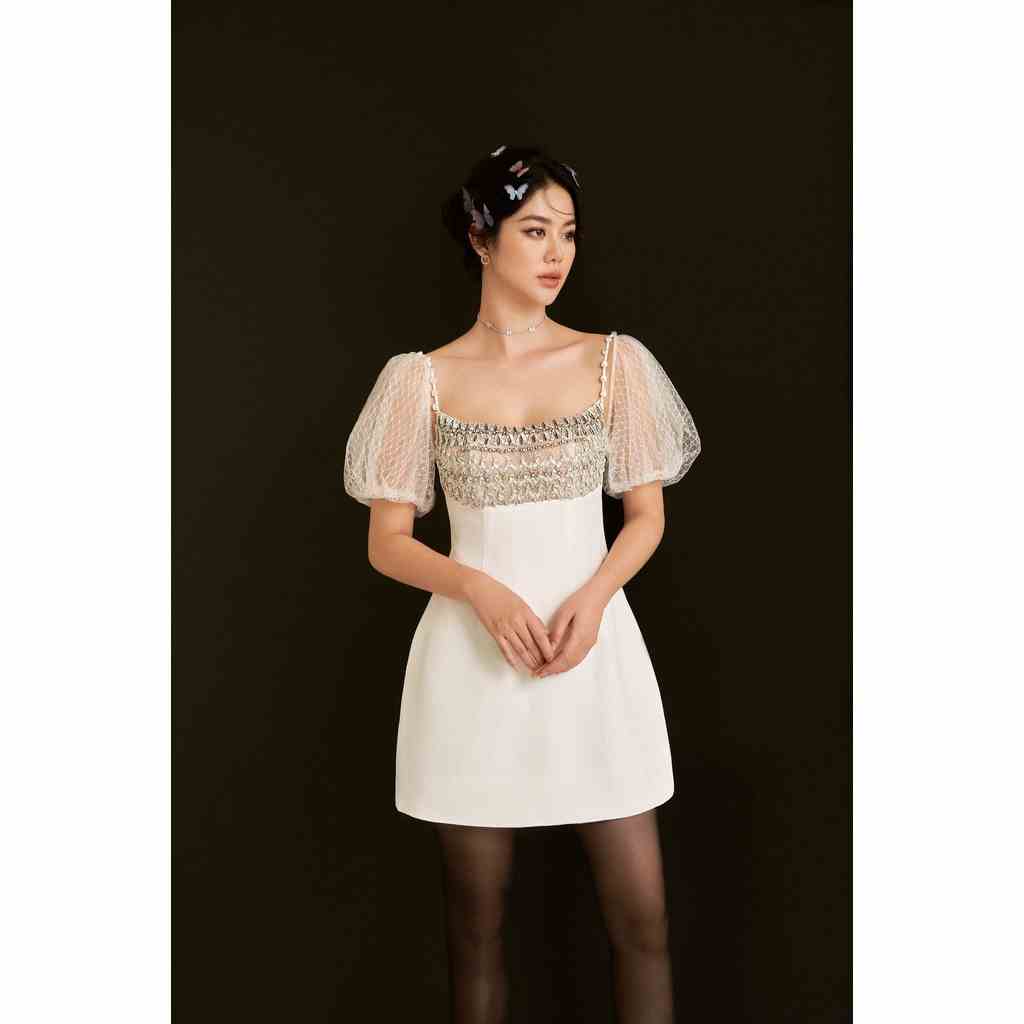 MAVEN - Váy trắng cổ vuông tay lưới bồng đính kết Monica Dress