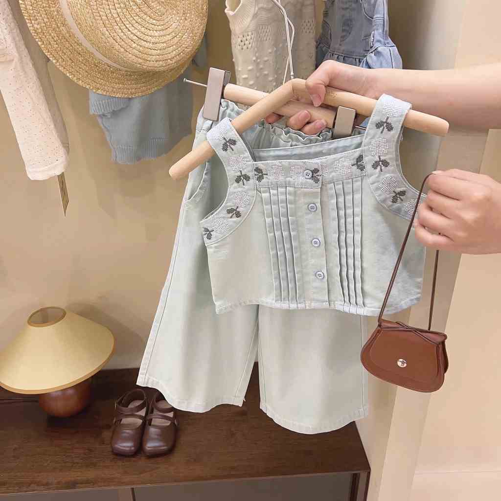 Bộ áo ba lổ quần ồng loe chất liệu jean thêu hoa cho bé gái từ 1-5 tuổi thương hiệu Mints Closet MINTSCLOSET - GA2136