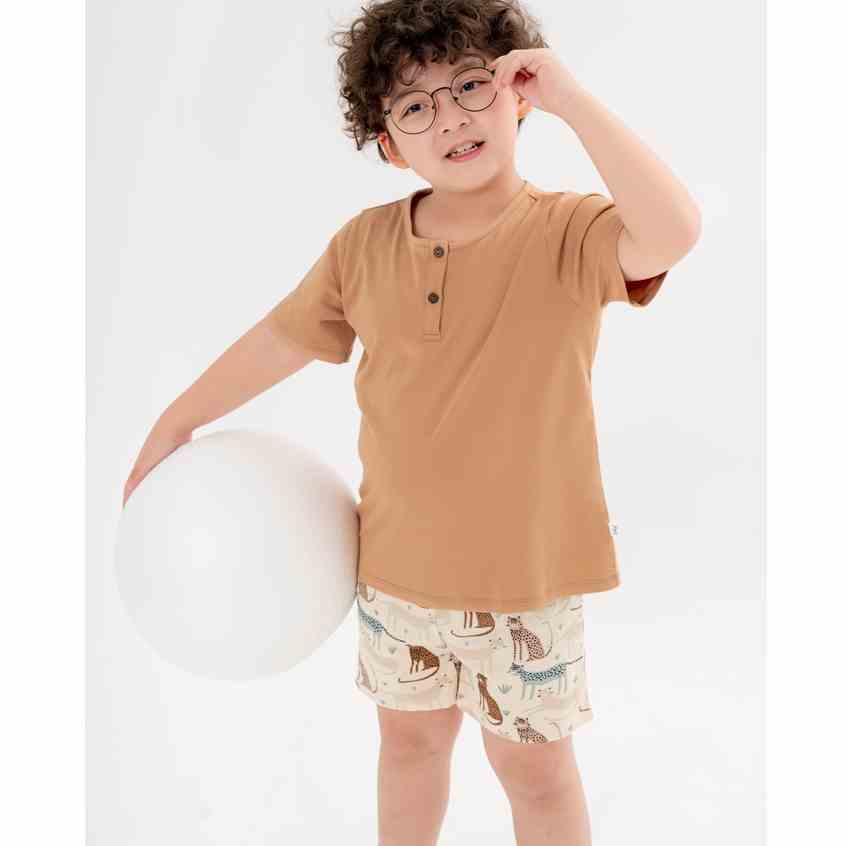 Đồ bộ bé trai ILABY cổ trụ quần họa tiết chất liệu thun cotton co dãn 4 chiều 2 màu xanh nâu [50IB1311A3HM]