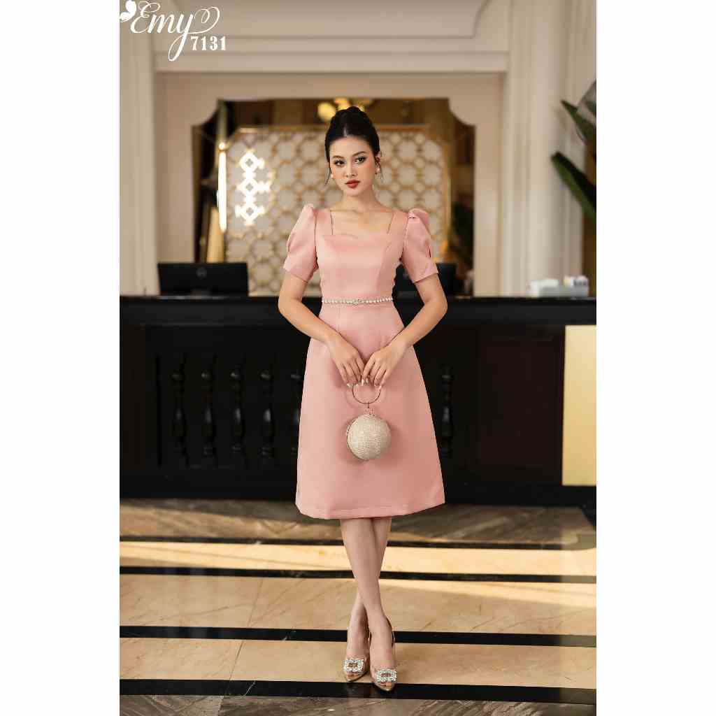 Đầm EMY  EM7131  Xoè Cổ Vuông