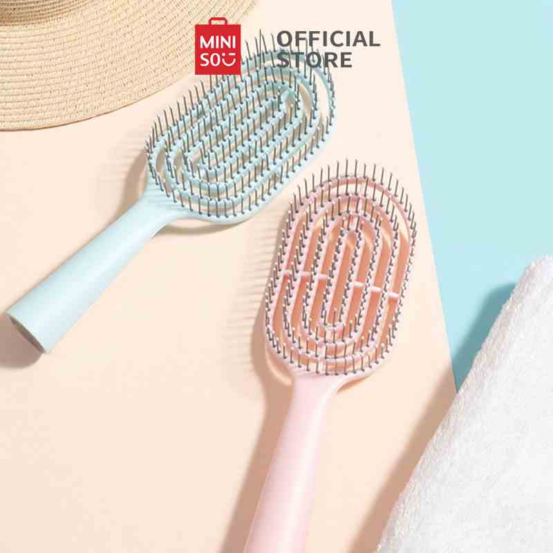 Lược xương cán dài tự làm sạch MINISO (Hai màu sẽ được giao ngẫu nhiên)