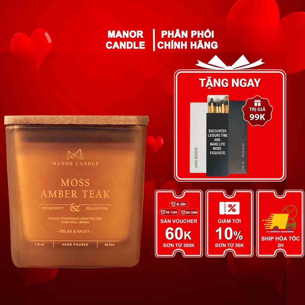 Nến Thơm Moss Amber Teak Size 7 OZ Trộn Lẫn Giữa Gỗ Nóng Trà & Các Mảnh Mai Của Rêu Bọc Sương, Manor Candle