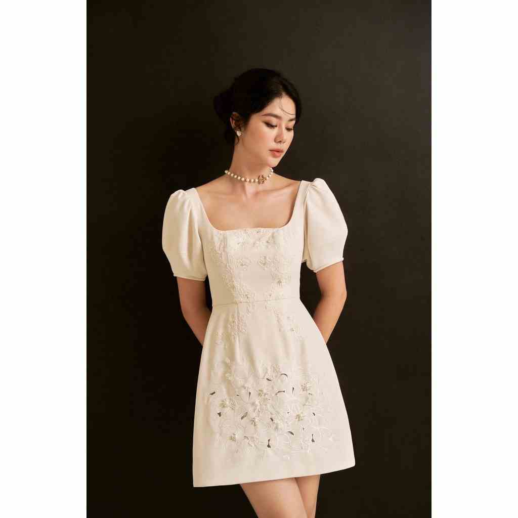 MAVEN - Váy dáng A cổ vuông tay bồng đính kết Amanda Dress