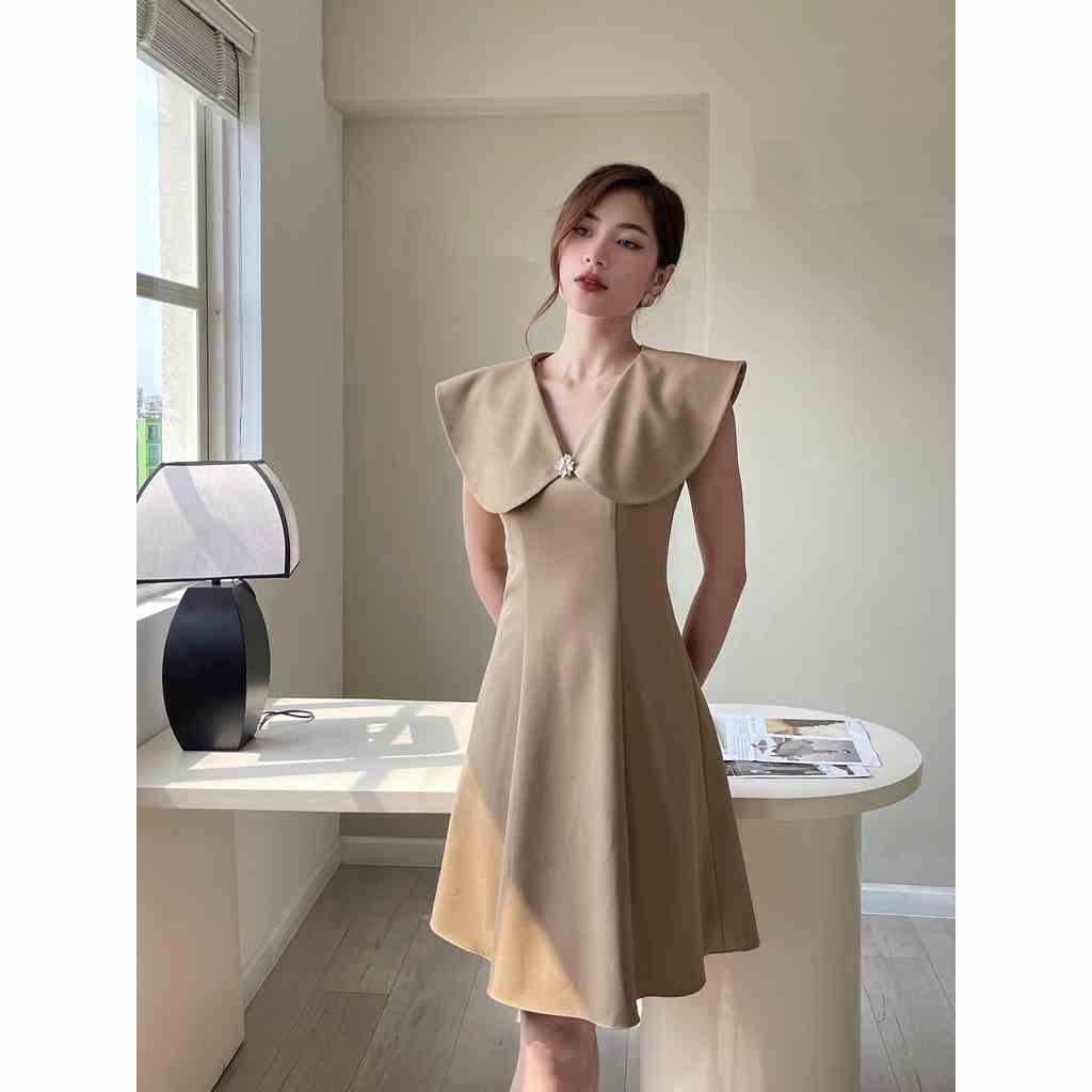 Đầm kiểu cổ tim thiết kế CHARMO vải cotton lụa cổ phối cùng điểm nhấn phụ kiện Sully Dress