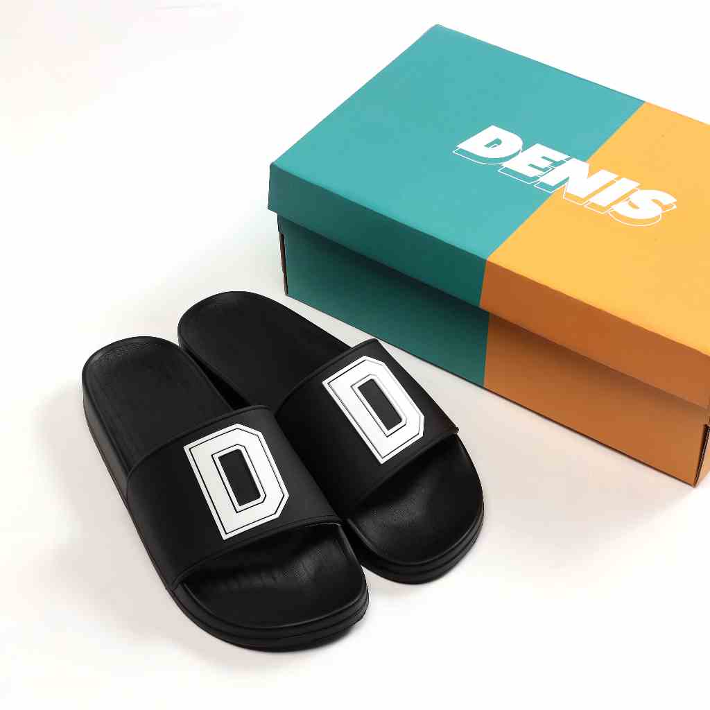 Dép quai ngang Denis CD04 Unisex Slipper Full Đen chữ D Basic