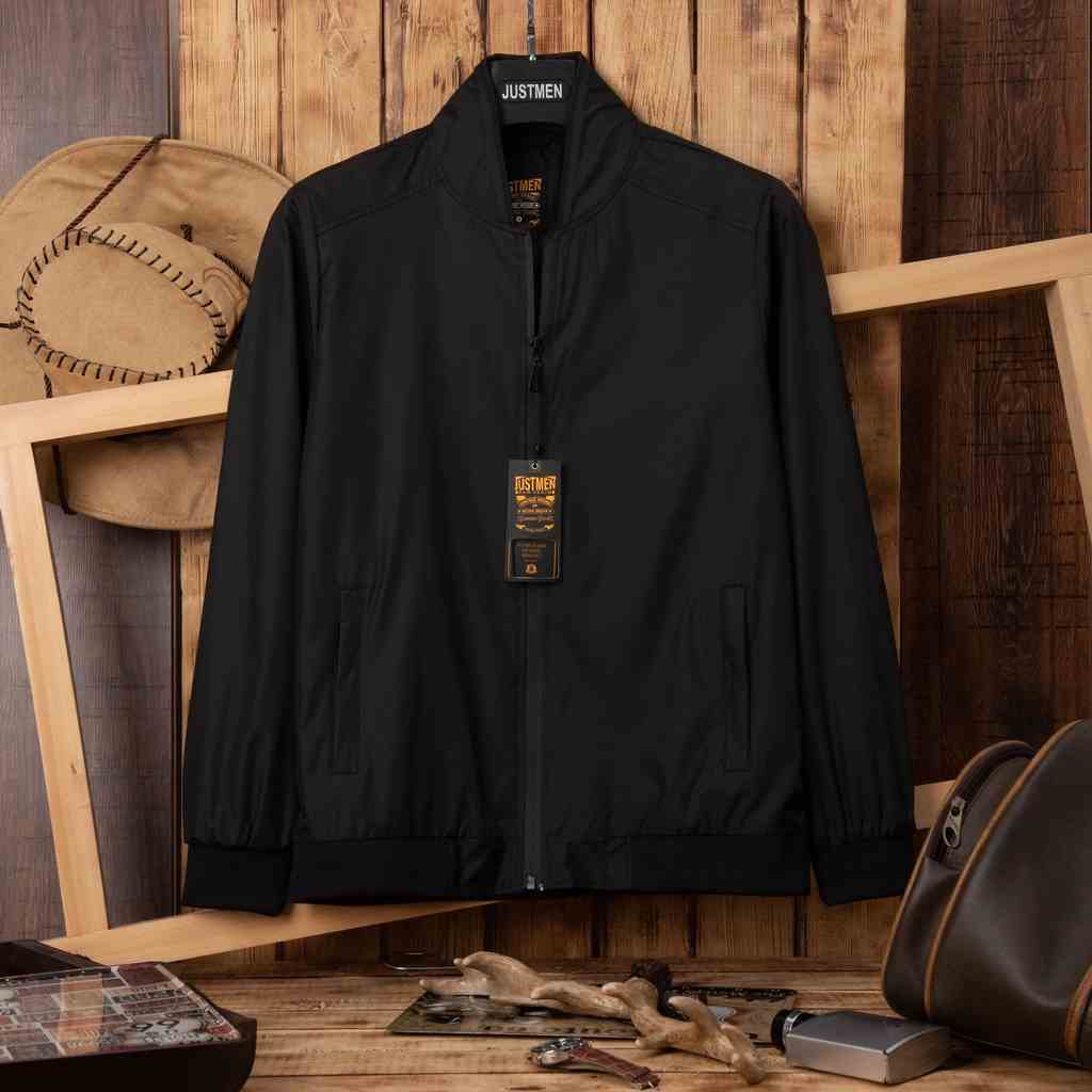 [Mã BMLTA35 giảm đến 35K đơn 99K] Áo Khoác Bomber Màu Đen Just Men SS22