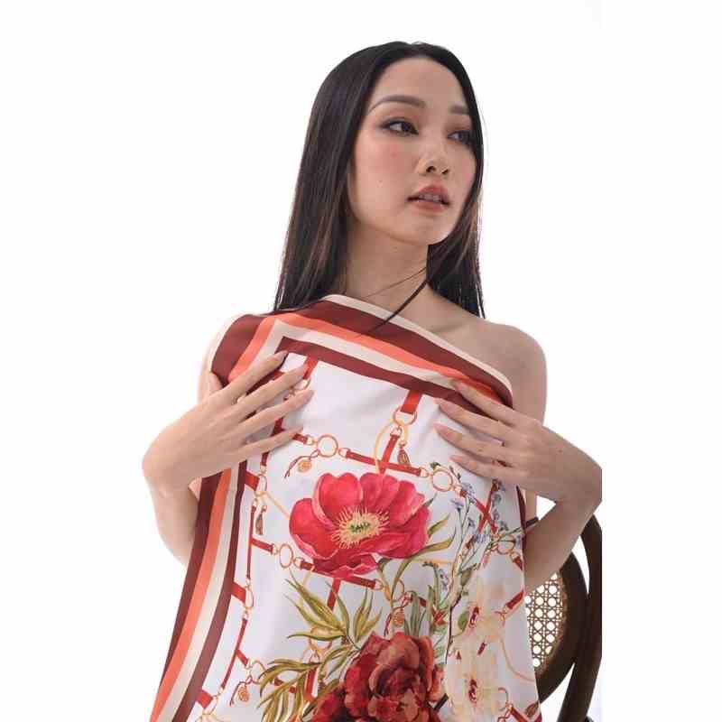 [Mã BMLTB200 giảm đến 100K đơn 499K] Oceana London - Khăn lụa vuông Hestia Scarf