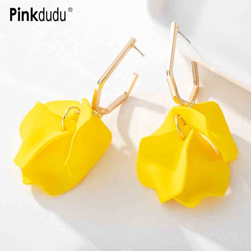 Khuyên tai Pinkdudu PD981 chất liệu acrylic dáng dài mặt cánh hoa hồng thời trang cho nữ