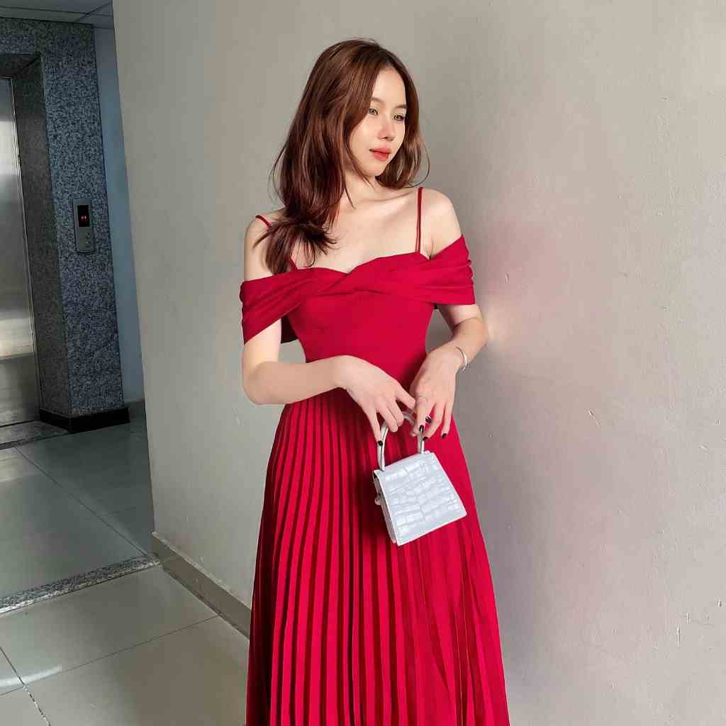 Đầm dự tiệc nữ dài dáng xòe thiết kế bẹt vai dập ly màu đỏ vải cotton tuyết cao cấp Callene (L1830)