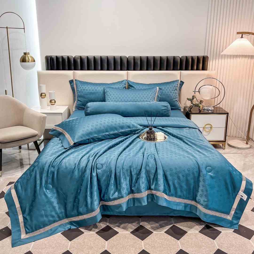 Bộ Chăn Ga Gối Phi Lụa Vân Chìm HIN BEDDING Mền Chần Bông, Chất Liệu Phi Lụa Mềm Mịn (kèm vỏ gối ôm)