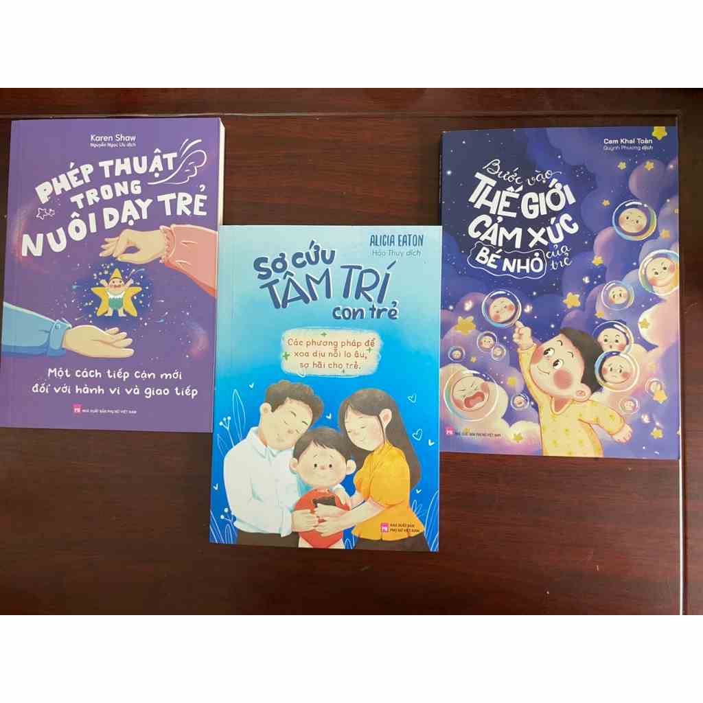 Sách:Combo 3 Nuôi Dạy Tre(Bước Vào Thế Giới Cảm Xúc Bé Nhỏ Của Trẻ+Phép Thuật Trong Nuôi Dạy Trẻ+Sơ Cứu Tâm Trí Con Trẻ)