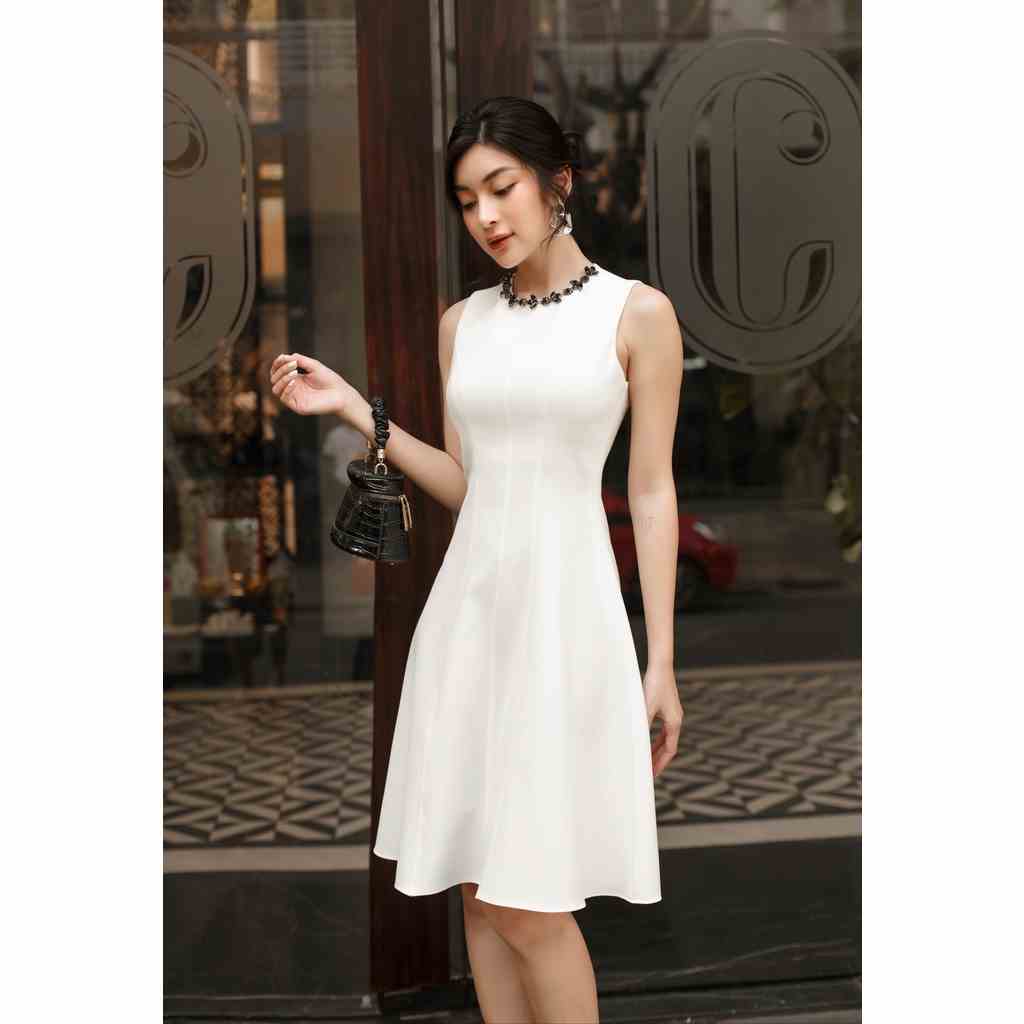 [Mã BMLTB35 giảm đến 35K đơn 99K] Đầm thiết kế CHARMO cổ tròn đính đá không tay Sleeveless Necklace Dress