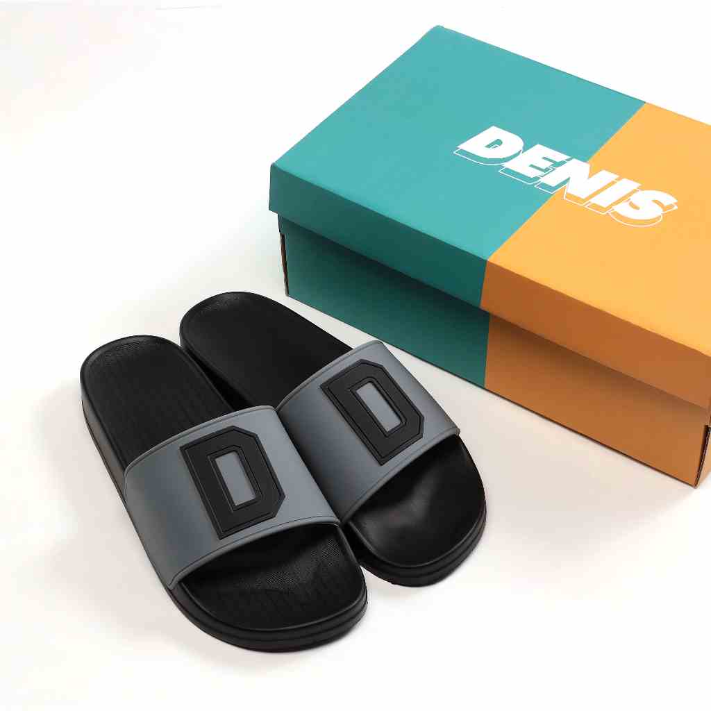 Dép quai ngang Denis CD03 Unisex Slipper Quai Xám đế Đen chữ D thời trang