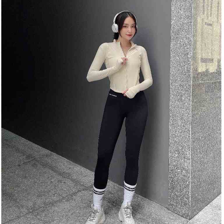 Set đồ tập gym yoga Fitme Cover23 áo khoác fullzip ivory quần legging phối xéo đen