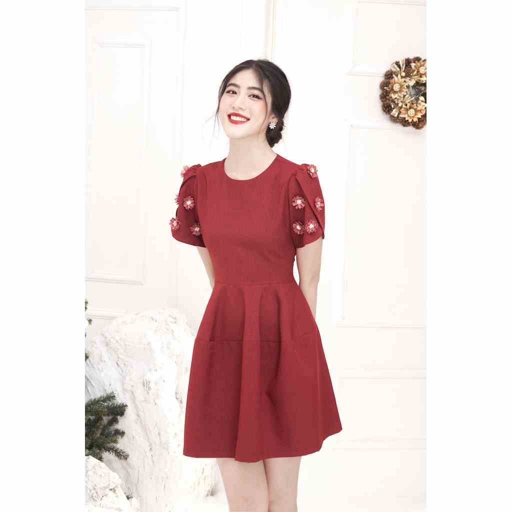 RẬP - Đầm Đỏ Tay Đấp Có Đính Hoa Tùng Xòe  - MERRY 19