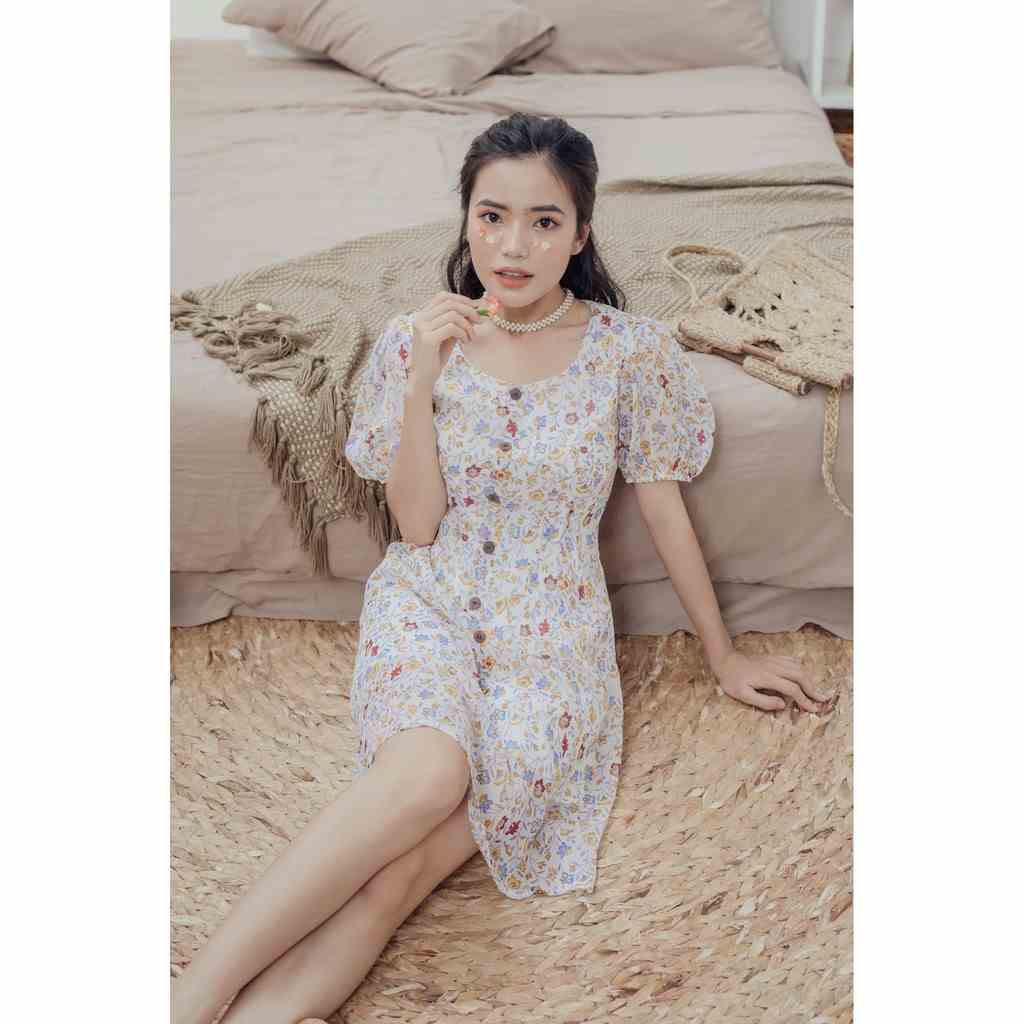 [Mã BMLTB200 giảm đến 100K đơn 499K] Đầm trắng hoa nút gỗ Zoe Dress Gem Clothing SP060290