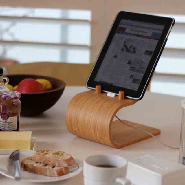 [Mã BMLTA35 giảm đến 35K đơn 99K] Giá đỡ Ipad gỗ uốn cong Plyconcept Ipad Stand Cook Pad